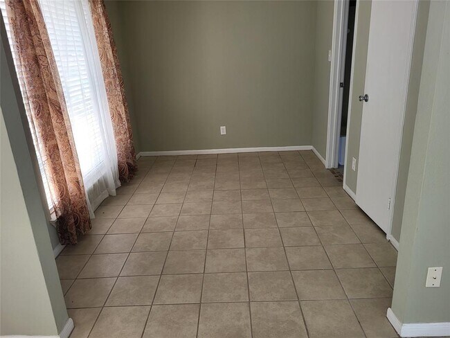 Building Photo - 3506 Cove View Blvd
