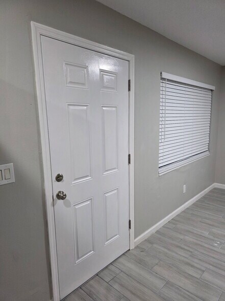 Building Photo - 3044 SE Camino Ave