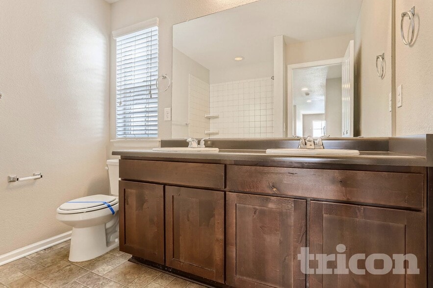 Building Photo - 555 N Kewaunee Way