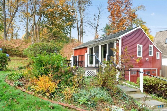 Building Photo - 1 Ridgewood Ln