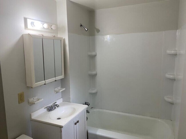 Building Photo - 29 Lawn St