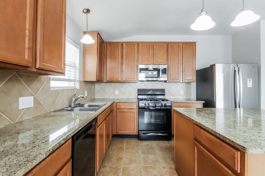 Building Photo - 214 Kestrel Ln