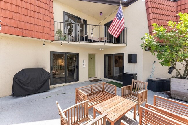 Building Photo - 3750 Victoria Dr