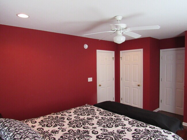 Building Photo - 142 Roanoke Dr