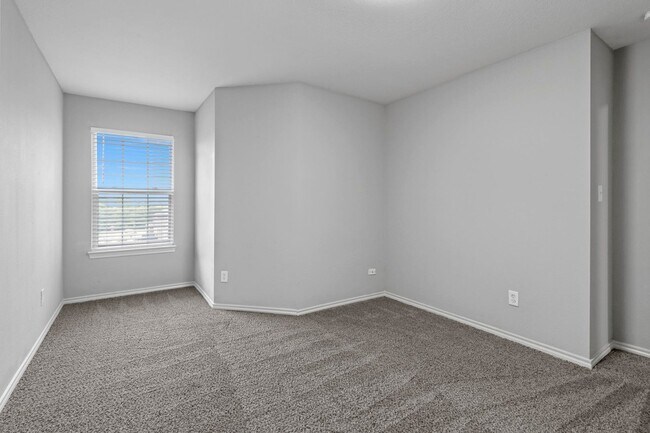 Building Photo - 929-931-931 Parkplace Ridge