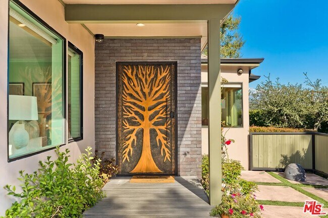 Building Photo - 2841 Montcalm Ave