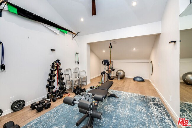 Building Photo - 4635 N Clybourn Ave