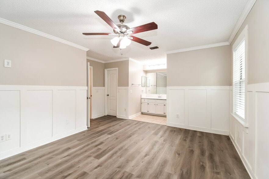 Building Photo - 9563 Sugar Hollow Ln