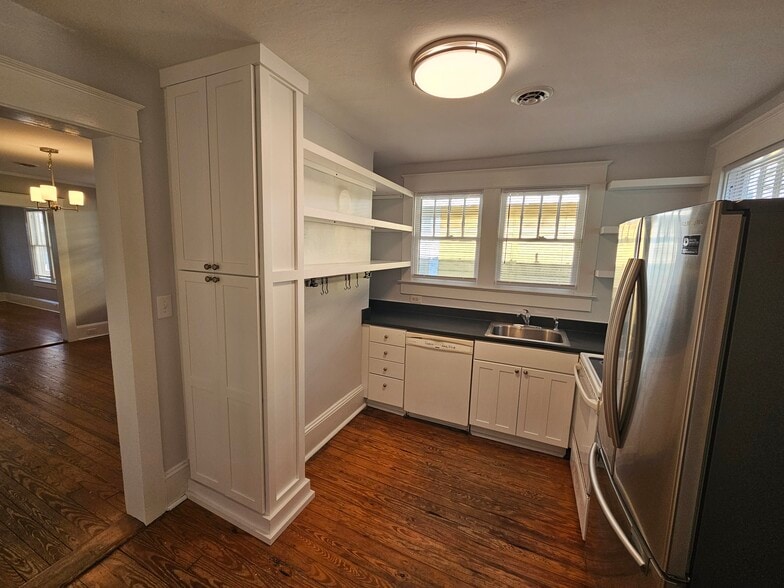 Building Photo - 209 S 2nd St