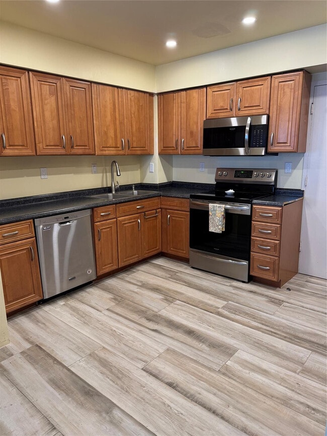 Building Photo - 3550 Galt Ocean Dr