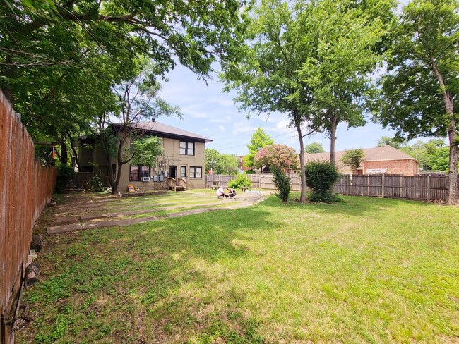 Building Photo - Remodeled 1 Bed, 1 Bath 4-Plex Craftsman A...