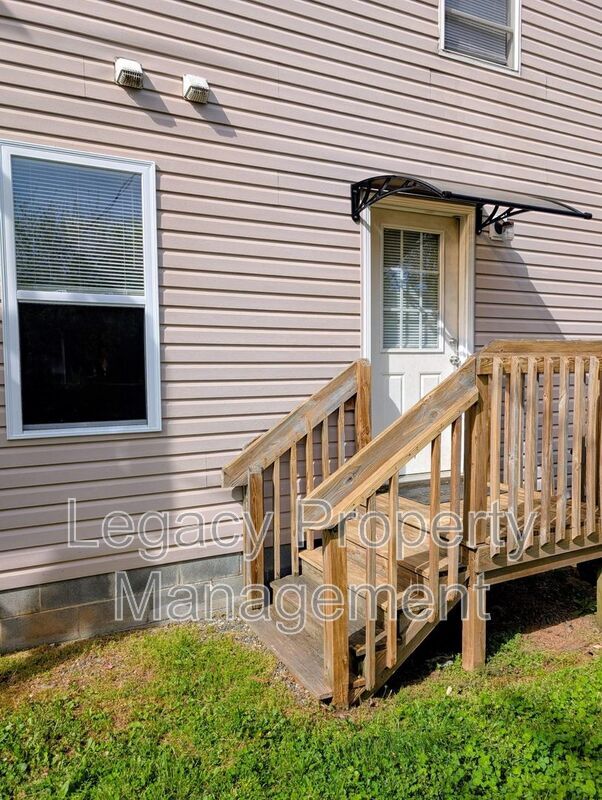 Building Photo - 527 S Anthony St