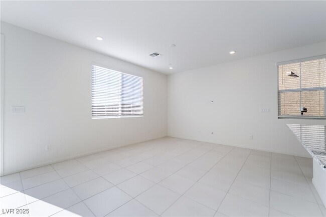 Building Photo - 2716 Tricase St