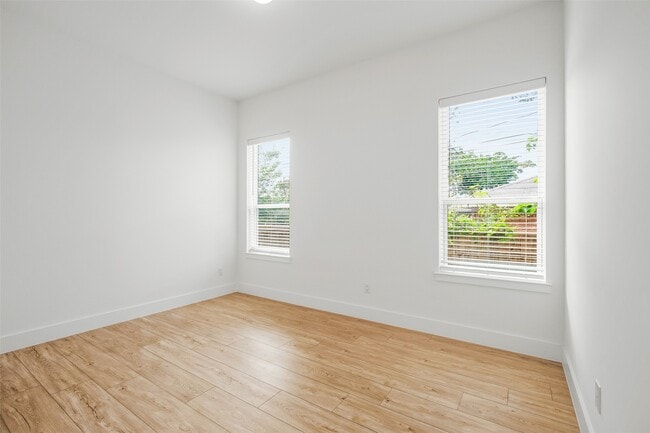 Building Photo - 104 Tolima Dove St