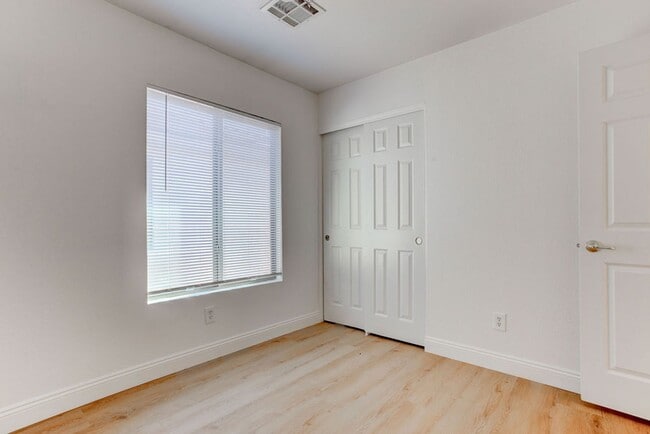 Building Photo - 6540 E Slate Springs Ct