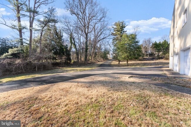 Building Photo - 901 Walker Rd