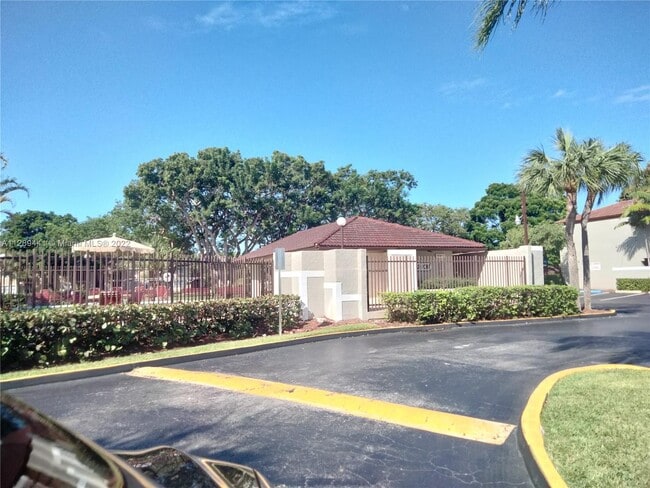 Building Photo - 10520 SW 153rd Ct