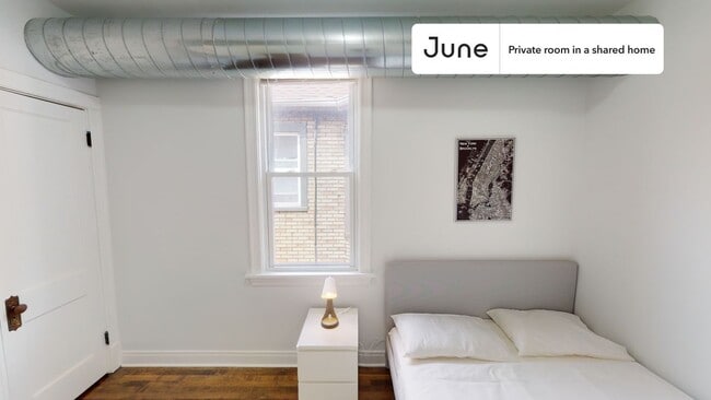 Building Photo - 2252 N Lawndale Ave