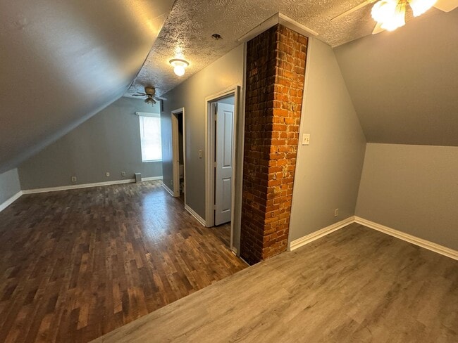 Building Photo - 802 Iowa St