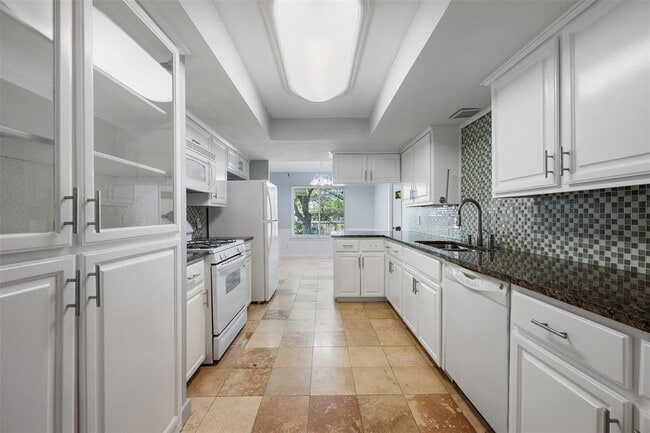 Building Photo - 2407 Harrowden Dr