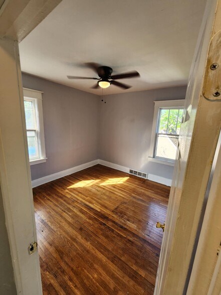 Building Photo - 137 Laird Ave