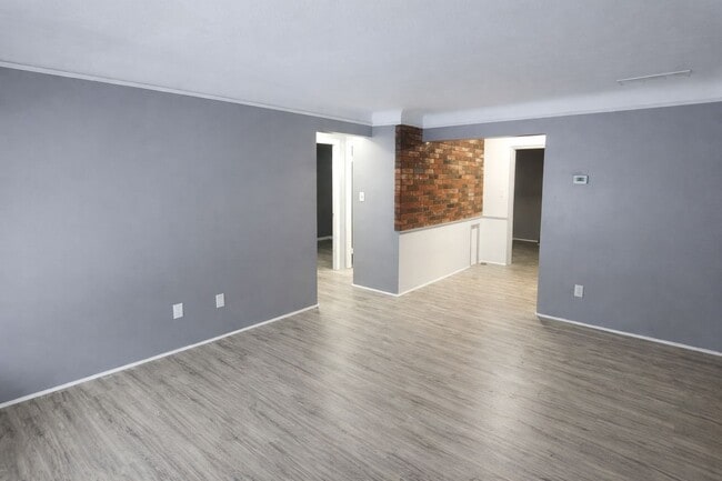 Building Photo - 3846 E 189th St