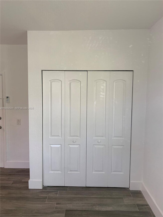 Building Photo - 712 SW 56th Ave