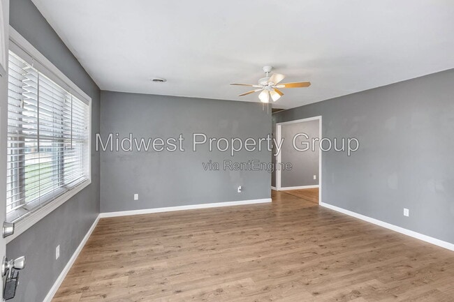 Building Photo - 1595 Flicker Dr