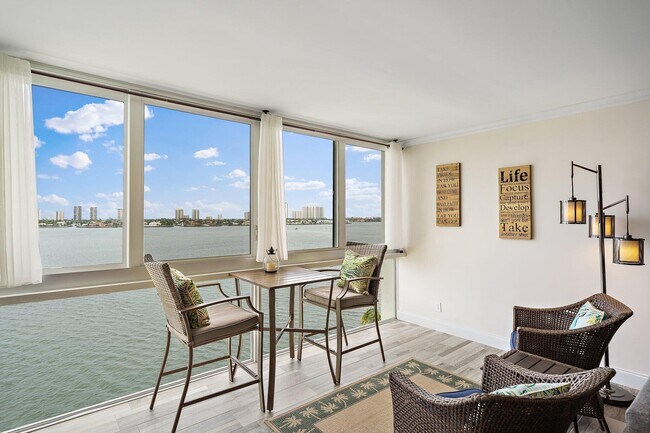 Building Photo - 301 Lake Shore Dr