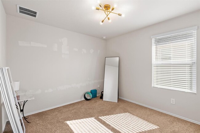 Building Photo - 124 Brody Ln