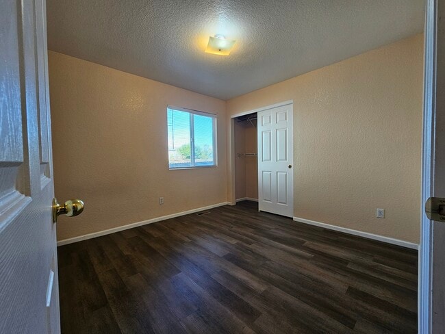 Building Photo - 5723 Prairie Cir