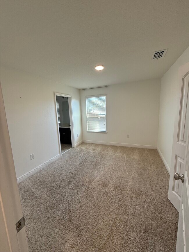 Building Photo - 5380 Oakbourne Ave