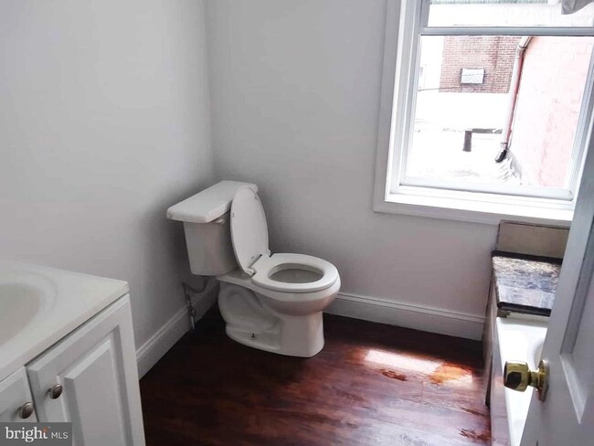Building Photo - 420 W Ruscomb St