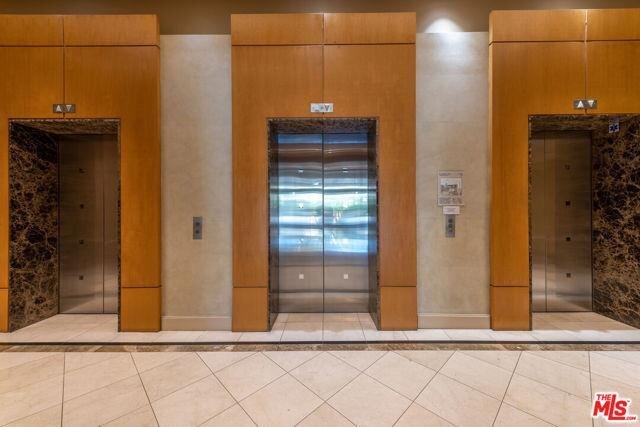 Building Photo - 10445 Wilshire Blvd