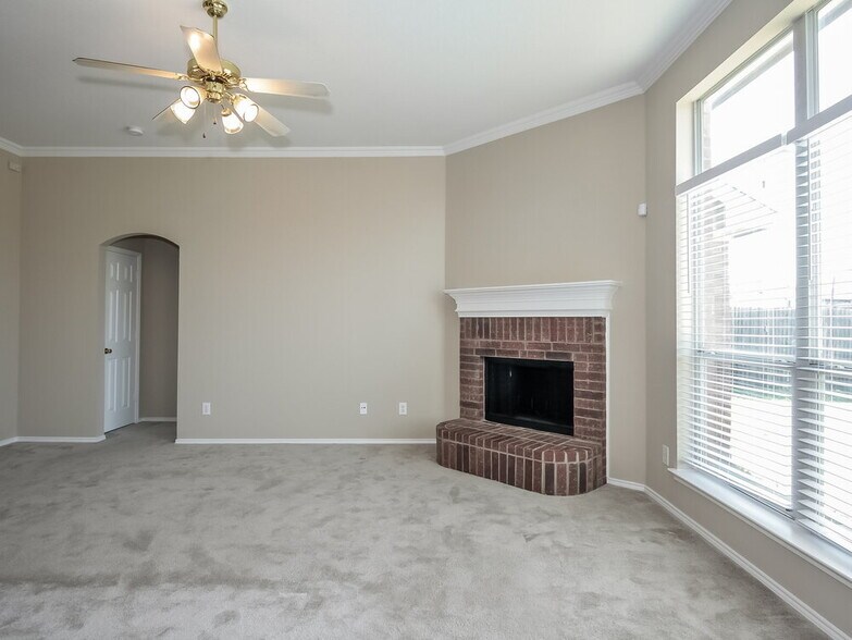 Building Photo - 4504 Emerald Leaf Dr