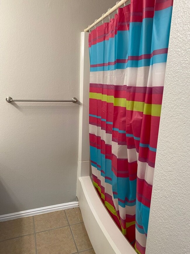 Building Photo - WONDERFUL 1 BEDROOM BASEMENT APARTMENT!!