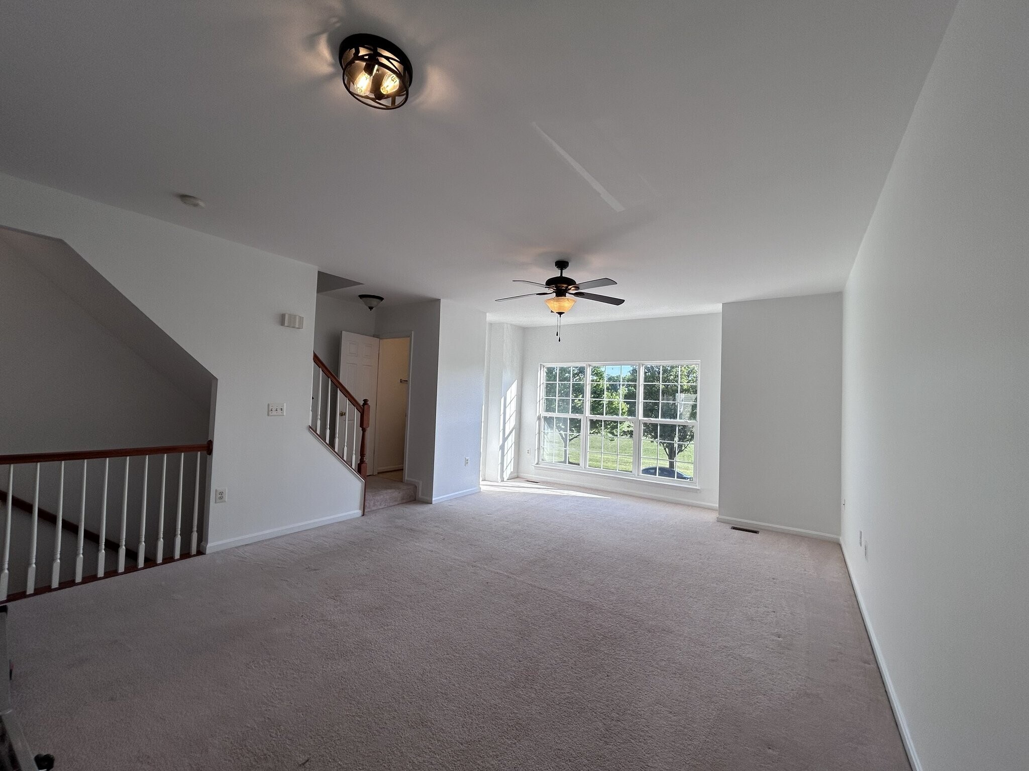 Building Photo - 1057 Lake Pelham Dr