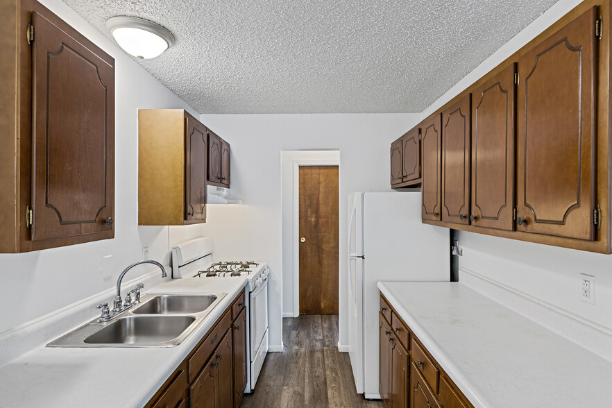 Building Photo - Riverside Apartments