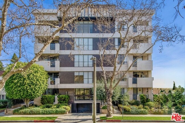 Building Photo - 150 N Almont Dr
