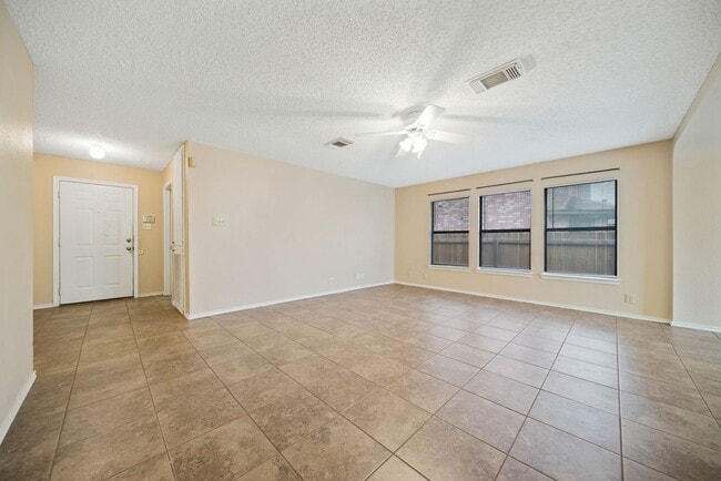 Building Photo - 3 Bedroom/2 Bath Regency Meadow Subdivision