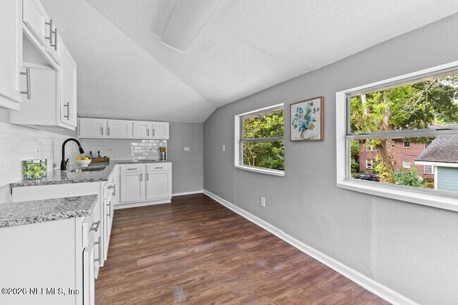 Building Photo - 2770 College St