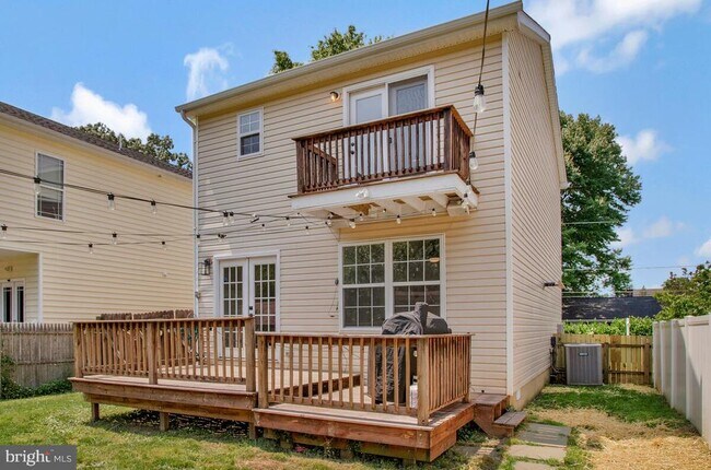 Building Photo - 3727 3rd Ave