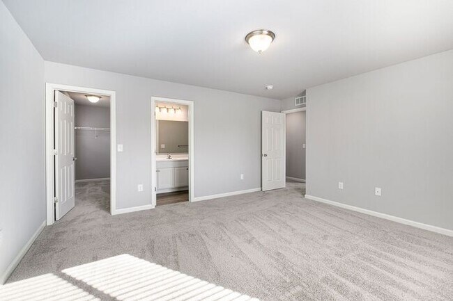 Building Photo - 5673 Claremount St