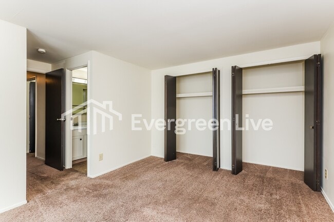 Building Photo - 5887 Troy Villa Blvd