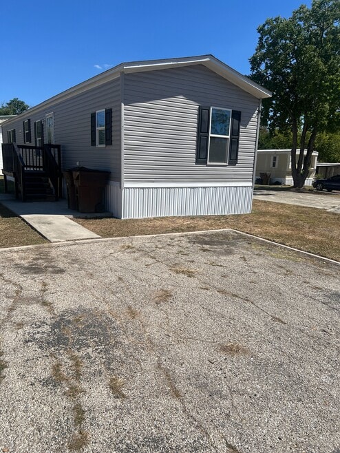 Building Photo - 750 Silent Valley Rd