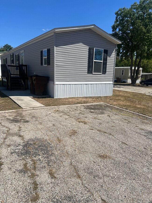 Building Photo - 750 Silent Valley Rd