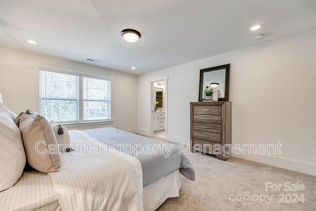 Building Photo - 1233 Eastway Dr