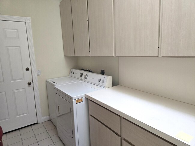 Building Photo - 5131 SE Sweetbrier Terrace