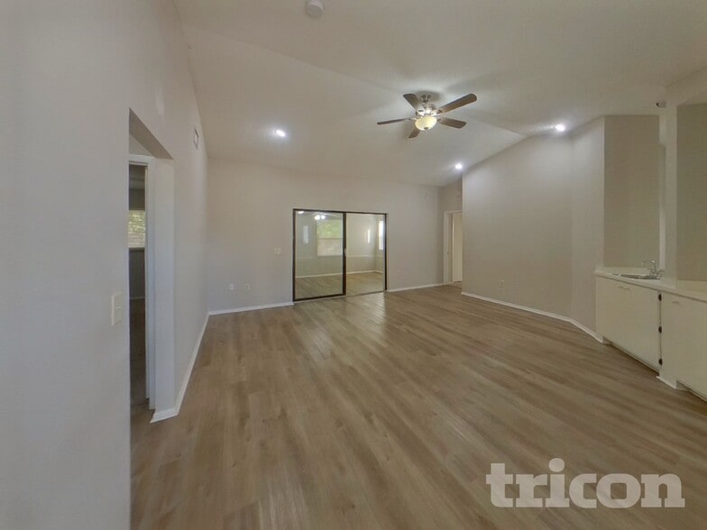 Building Photo - 1203 70th Dr E