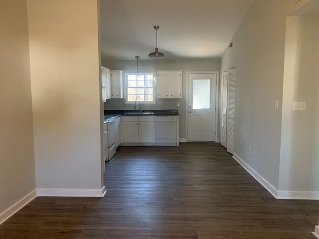 Building Photo - Two Bedroom, One Bath Duplex in Havelock